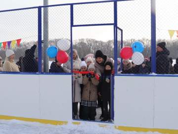 В селе Талица открыта современная хоккейная коробка, построенная в рамках муниципального проекта &laquo;Развитие сельских территорий через детский спорт&raquo;