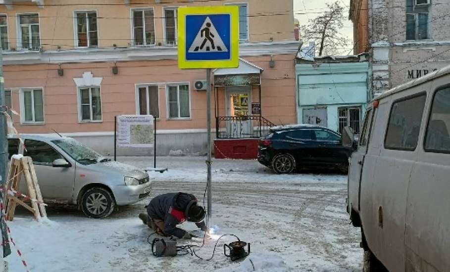 В Ельце наконец появляются новые дорожные знаки, вместо старых ржавых!