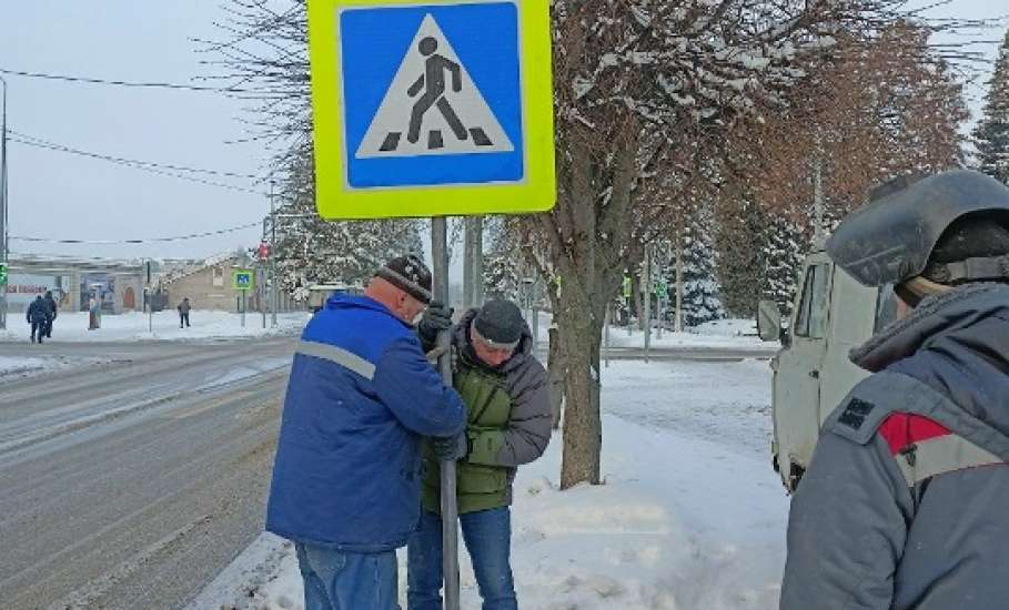 В Ельце наконец появляются новые дорожные знаки, вместо старых ржавых!