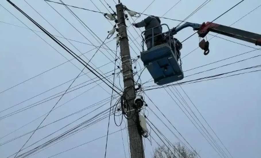 В Ельце продолжается ямочный ремонт и восстановление уличного освещения. Когда наконец всё восстановят?