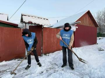 Добровольцы из елецких ссузов и вузов всегда готовы прийти на помощь нуждающимся, в том числе в уборке снега