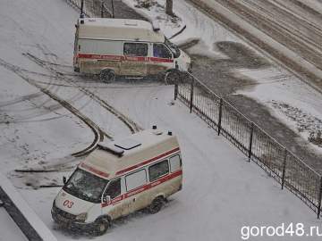 Четверо человек отравились угарным газом в Ельце, включая сотрудников скорой!