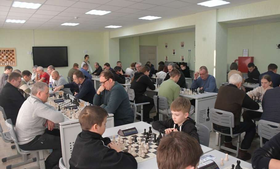 В минувшие выходные в Елецком округе стартовали традиционные соревнования на Кубок главы Елецкого округа по быстрым шахматам