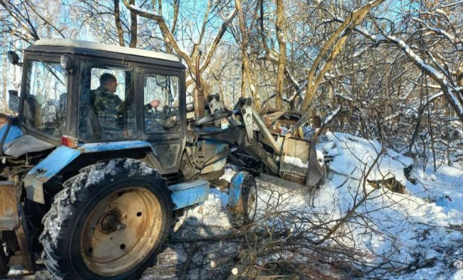 Каждый день сотрудники организации поддерживают порядок в Ельце