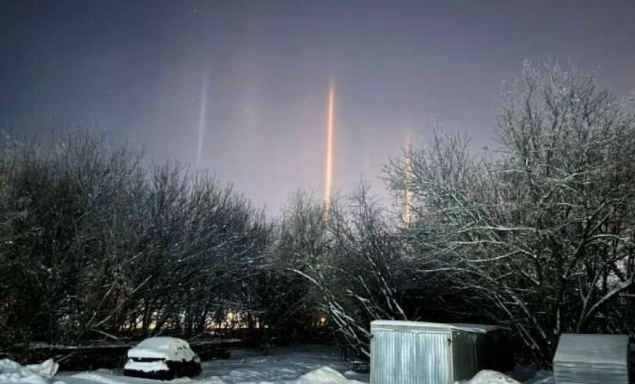 Световыми столбами любуются жители Липецкой области