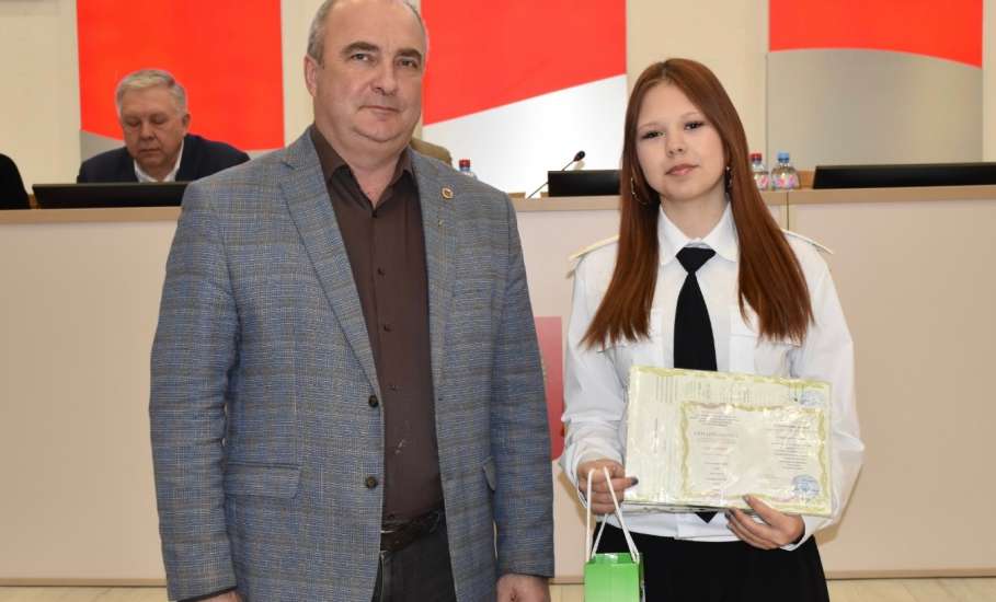 В Елецком районе торжественно вручали свидетельства о профессии рабочего, должности служащего по профессии &laquo;Кружевница&raquo;