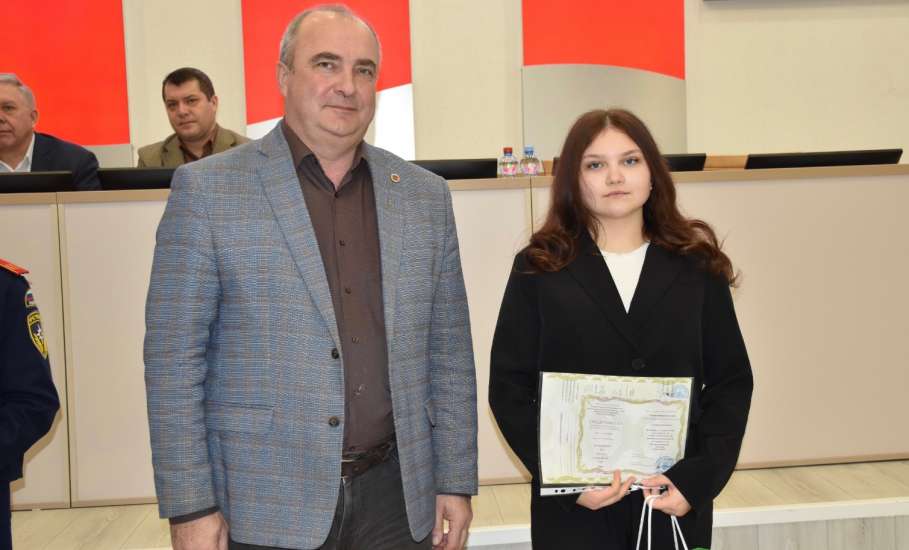 В Елецком районе торжественно вручали свидетельства о профессии рабочего, должности служащего по профессии &laquo;Кружевница&raquo;