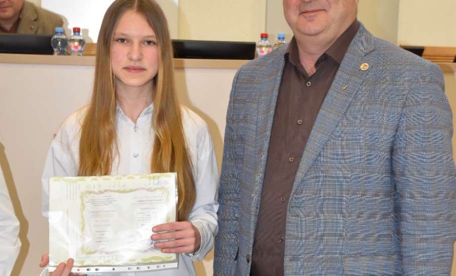 В Елецком районе торжественно вручали свидетельства о профессии рабочего, должности служащего по профессии &laquo;Кружевница&raquo;