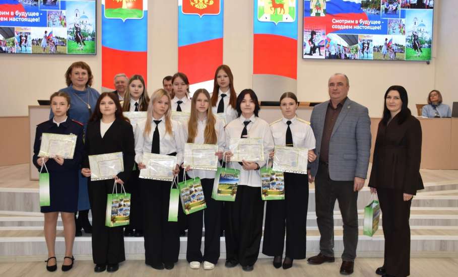 В Елецком районе торжественно вручали свидетельства о профессии рабочего, должности служащего по профессии &laquo;Кружевница&raquo;