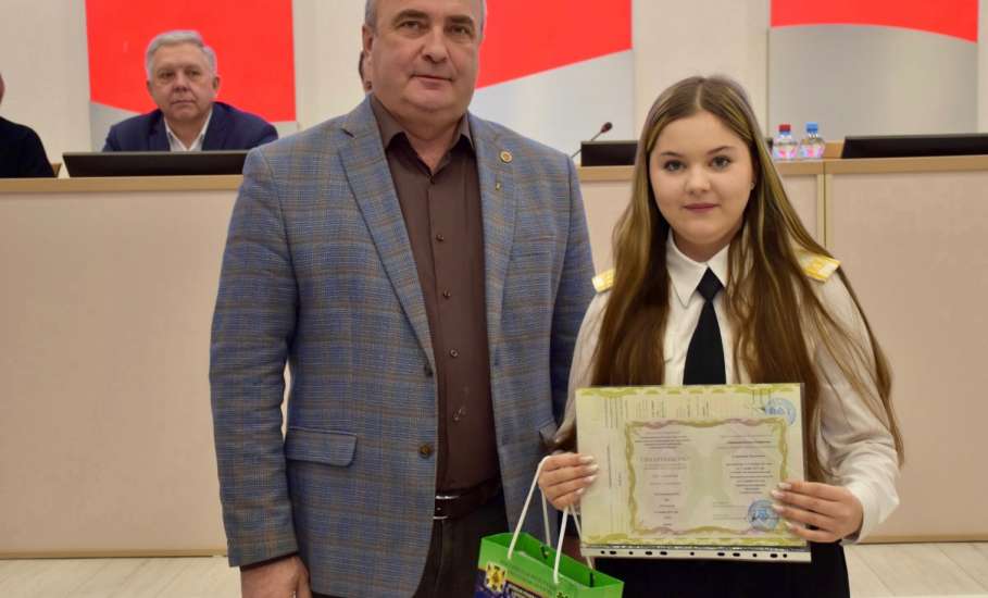 В Елецком районе торжественно вручали свидетельства о профессии рабочего, должности служащего по профессии &laquo;Кружевница&raquo;