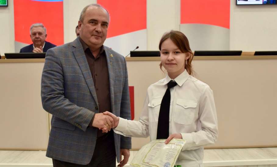 В Елецком районе торжественно вручали свидетельства о профессии рабочего, должности служащего по профессии &laquo;Кружевница&raquo;