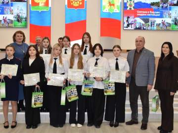 В Елецком районе торжественно вручали свидетельства о профессии рабочего, должности служащего по профессии &laquo;Кружевница&raquo;