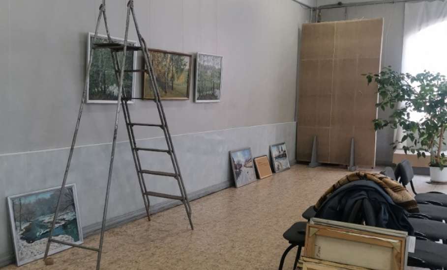 В художественном  музее Ельца начинается монтаж новой экспозиции!