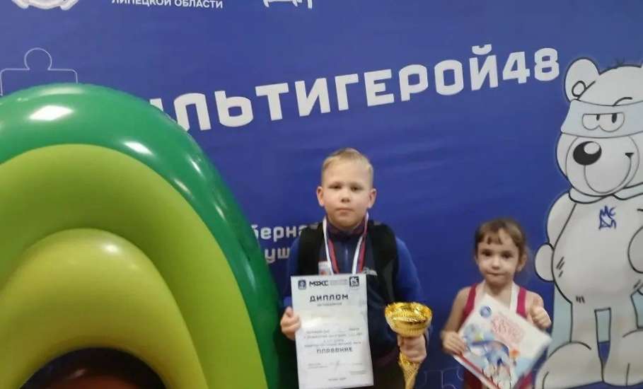 Артём Левинцов из Ельца показал лучший результат по плаванию на дистанции 25 м среди мальчиков 2017-2018 г.р. - 16,24 секунд!