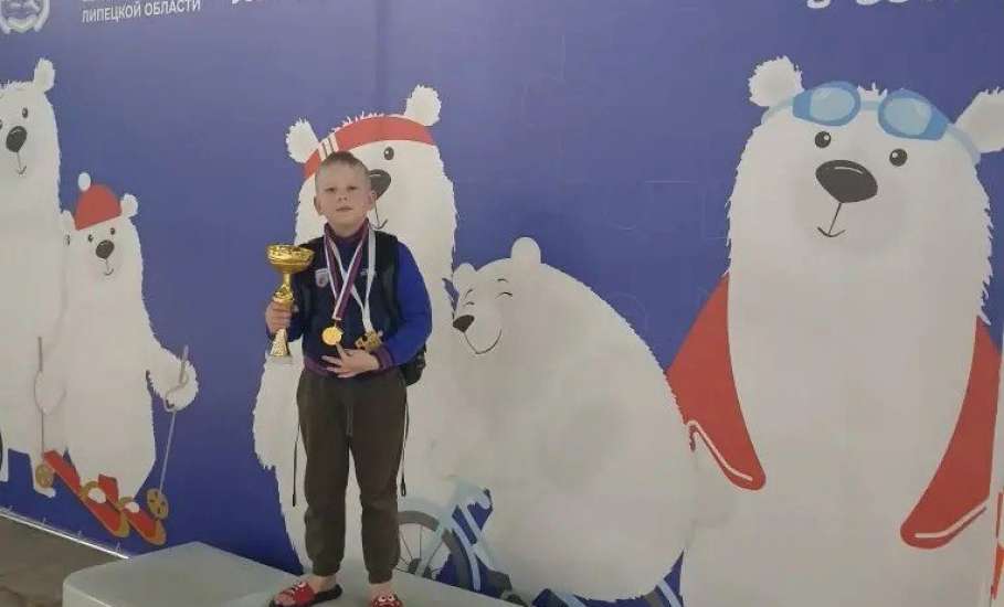 Артём Левинцов из Ельца показал лучший результат по плаванию на дистанции 25 м среди мальчиков 2017-2018 г.р. - 16,24 секунд!