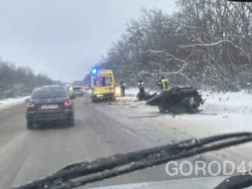 После столкновения с фурой легковушку разорвало на части в Липецкой области!