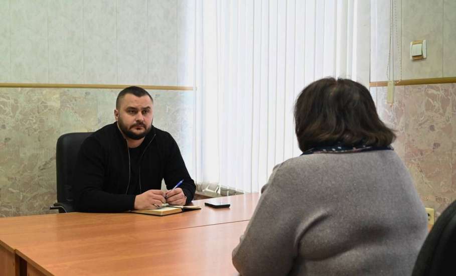 Сегодня личный прием граждан провел заместитель главы администрации городского округа города Ельца Алексей Панков