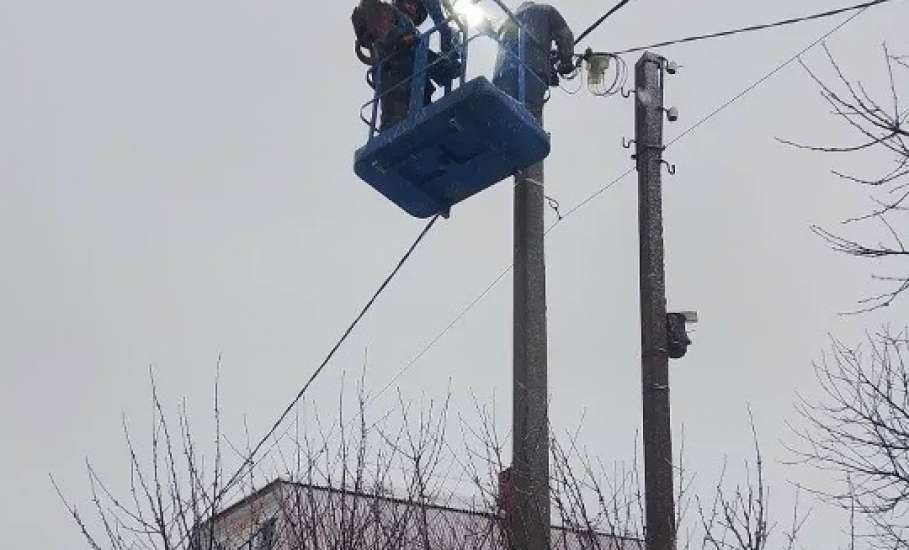 В Ельце по многим улицам восстановили уличное освещение