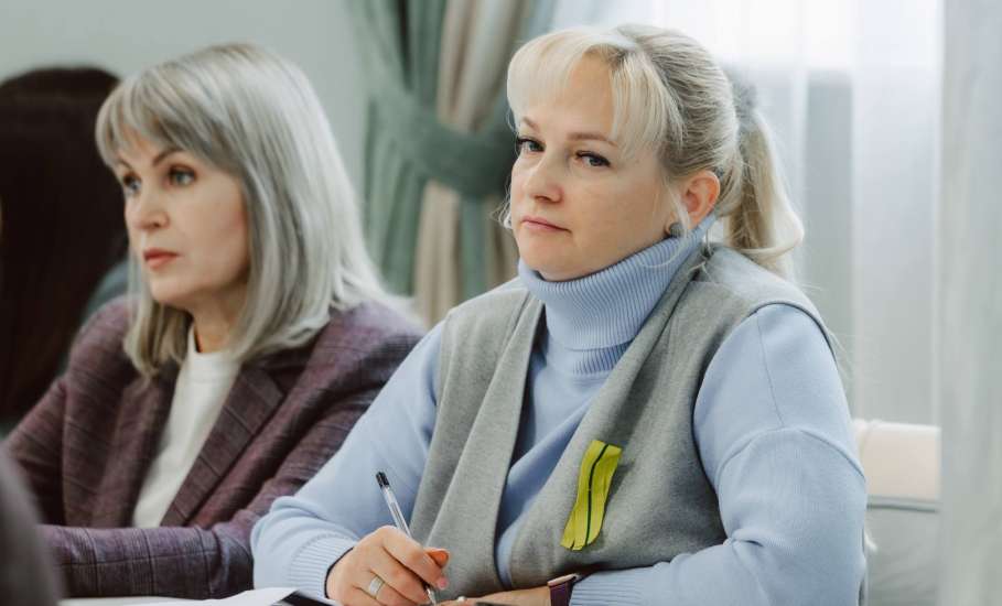 Игорь Артамонов: &laquo;Провёл совещание по одной из самых масштабных задач на этот год. Впервые будем одновременно ремонтировать 36 школ&raquo;