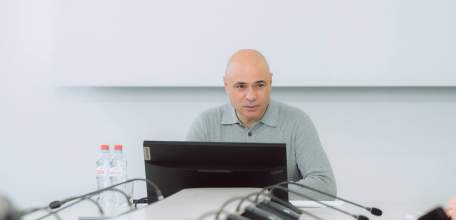 Игорь Артамонов: &laquo;Провёл совещание по одной из самых масштабных задач на этот год. Впервые будем одновременно ремонтировать 36 школ&raquo;