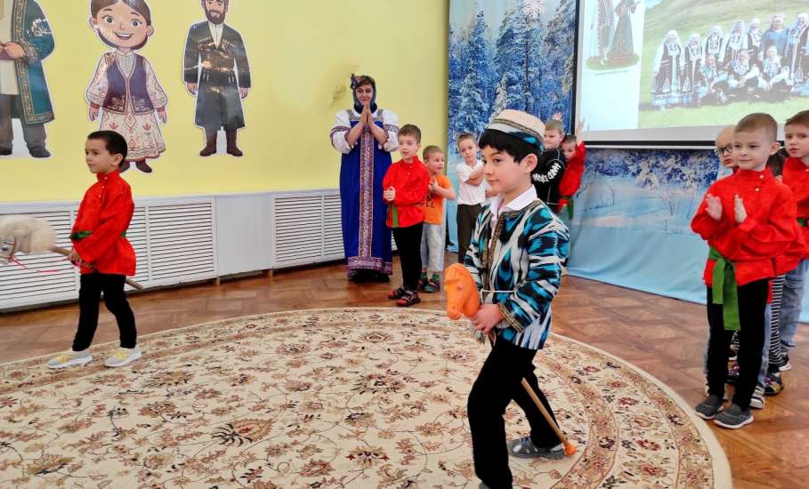 В детском саду №32 "Солнышко" дан старт мероприятиям под девизом &laquo;В единстве народов &ndash; сила России&raquo;