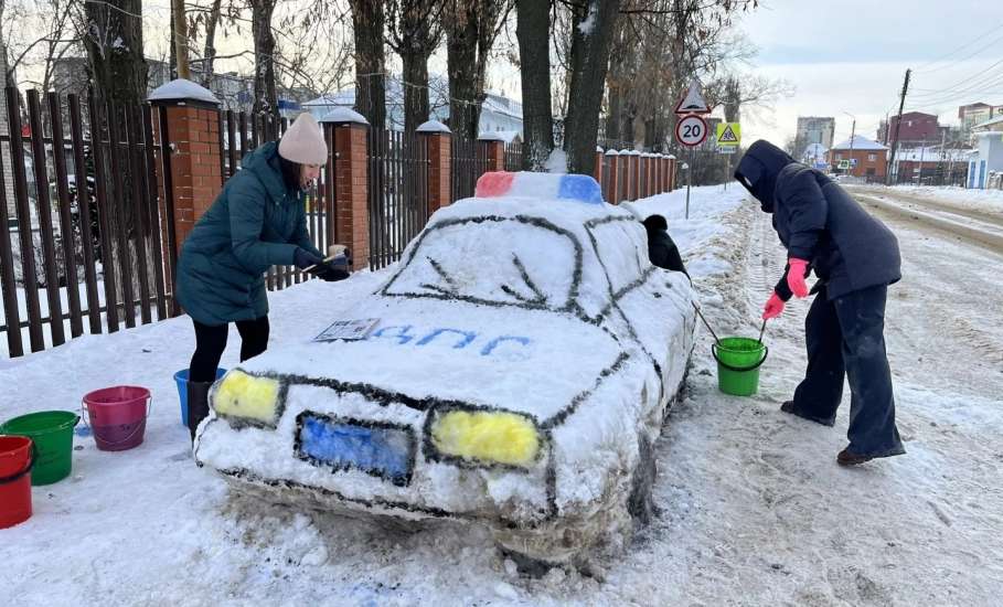 Снежная машина ДПС привлекла внимание к безопасности!