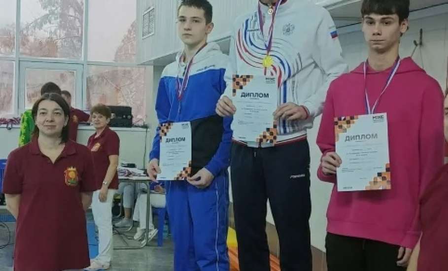 Второй день проходящего в бассейне "Спартак"в Липецке чемпионата и первенства Липецкой области по плаванию