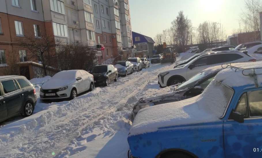 Уборка во дворе: когда парковка мешает общему благу!