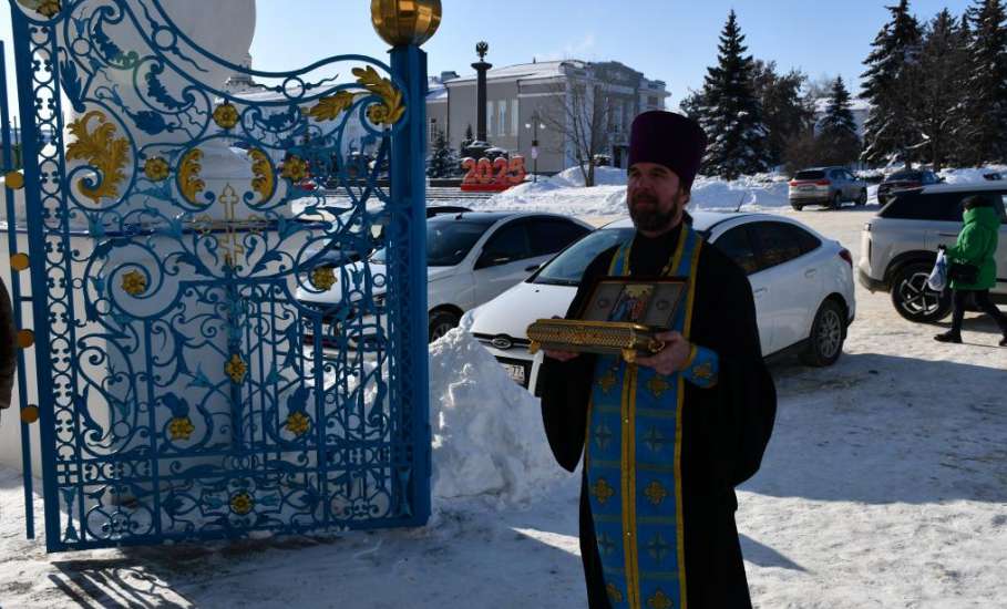 В Вознесенский собор прибыл ковчег с частицей Пояса Пресвятой Богородицы