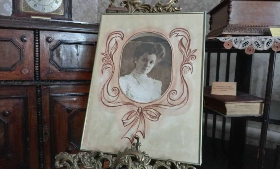 Ко дню рождения мамы Н.Н.Жукова Валентины Яковлевны в музее работает выставка редкого экспоната