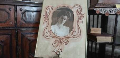 Ко дню рождения мамы Н.Н.Жукова Валентины Яковлевны в музее работает выставка редкого экспоната