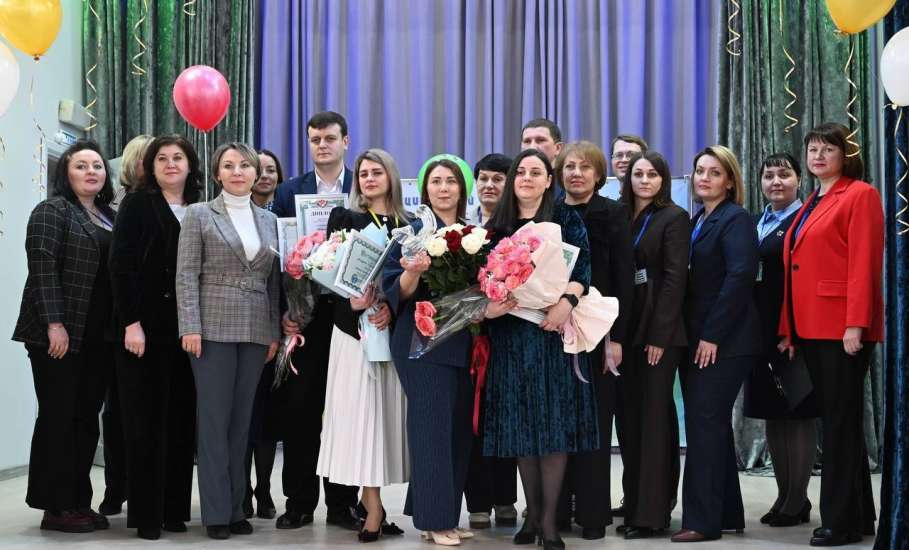 Лучший учитель Ельца преподаёт в школе №10!