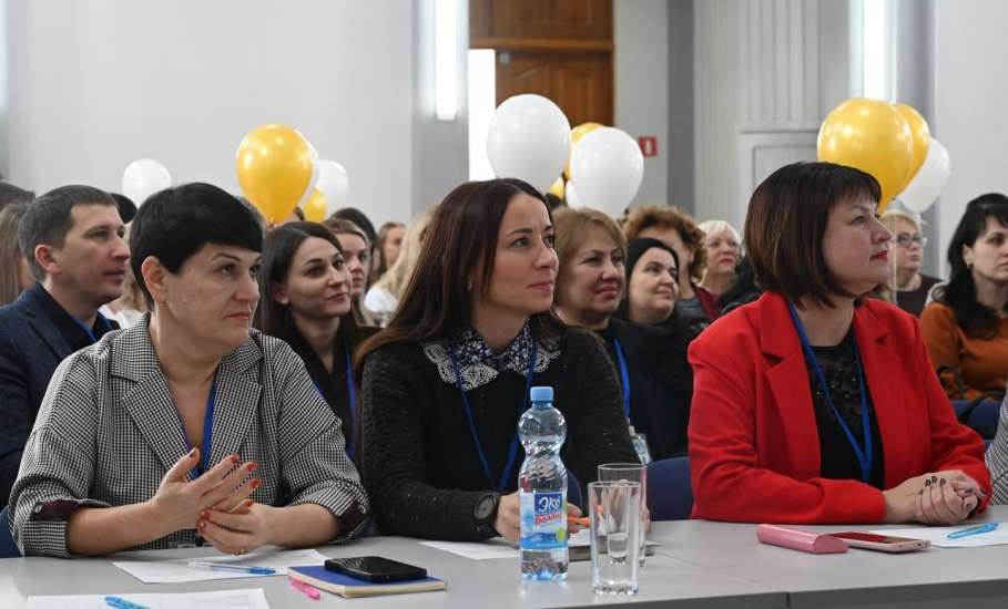 Лучший учитель Ельца преподаёт в школе №10!