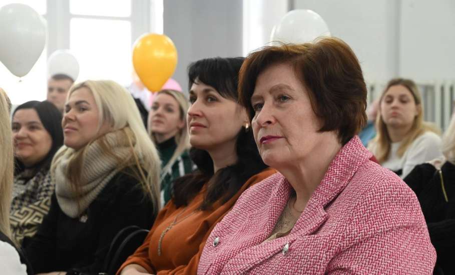 Лучший учитель Ельца преподаёт в школе №10!