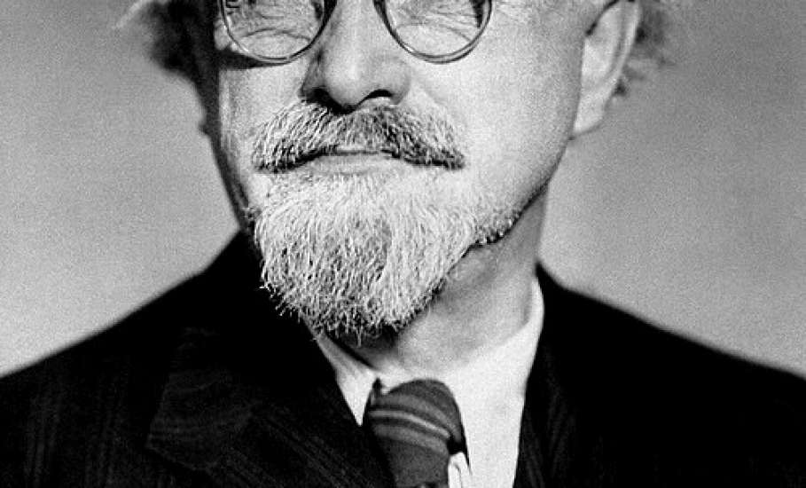 4 февраля мы отмечаем 153-ю годовщину со дня рождения одного из первых заведующих Елецкой особой секции по охране архивов - Михаила Михайловича Пришвина