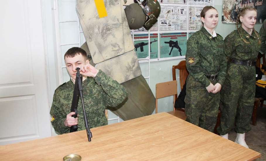 Студенты ЕТЖТ постреляли из &laquo;воздушки&raquo; в Ельце