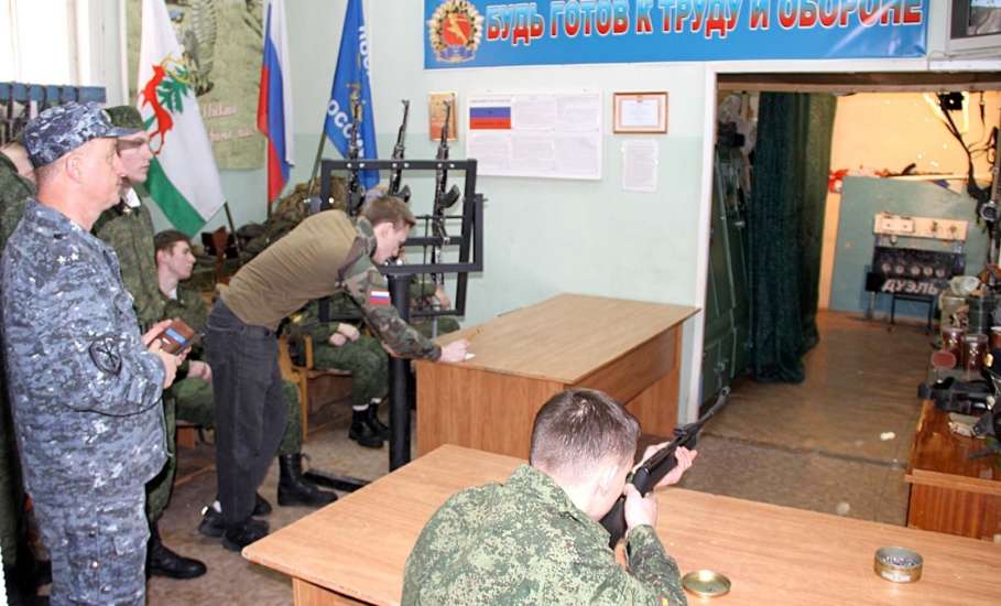 Студенты ЕТЖТ постреляли из &laquo;воздушки&raquo; в Ельце