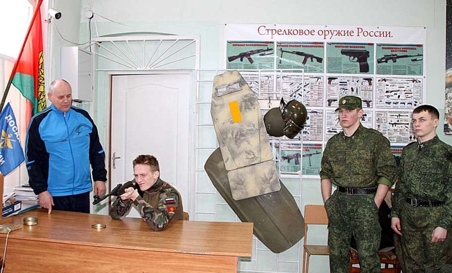 Студенты ЕТЖТ постреляли из &laquo;воздушки&raquo; в Ельце