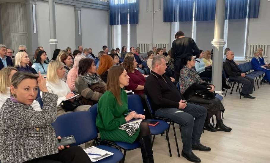 4 февраля в МАОУ ДО ДЮЦ им. Б. Г. Лесюка состоялось заседание городской трехсторонней комиссии по регулированию социально-трудовых отношений