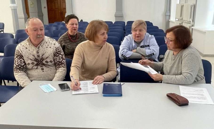 4 февраля в МАОУ ДО ДЮЦ им. Б. Г. Лесюка состоялось заседание городской трехсторонней комиссии по регулированию социально-трудовых отношений