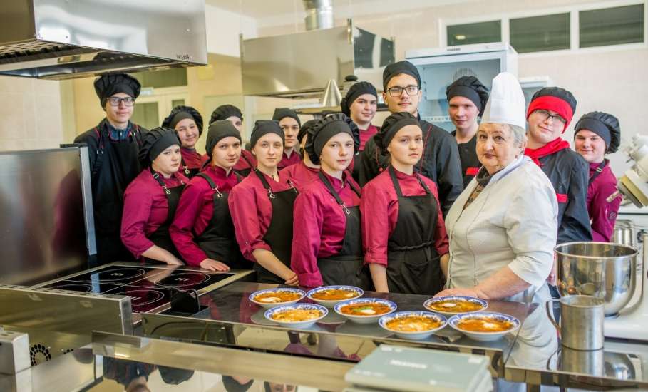 От первых блюд к первым победам: в деле будущие повара Елецкого колледжа инновационных технологий