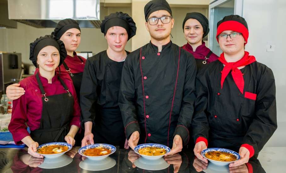От первых блюд к первым победам: в деле будущие повара Елецкого колледжа инновационных технологий