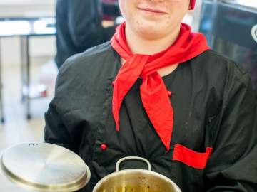 От первых блюд к первым победам: в деле будущие повара Елецкого колледжа инновационных технологий