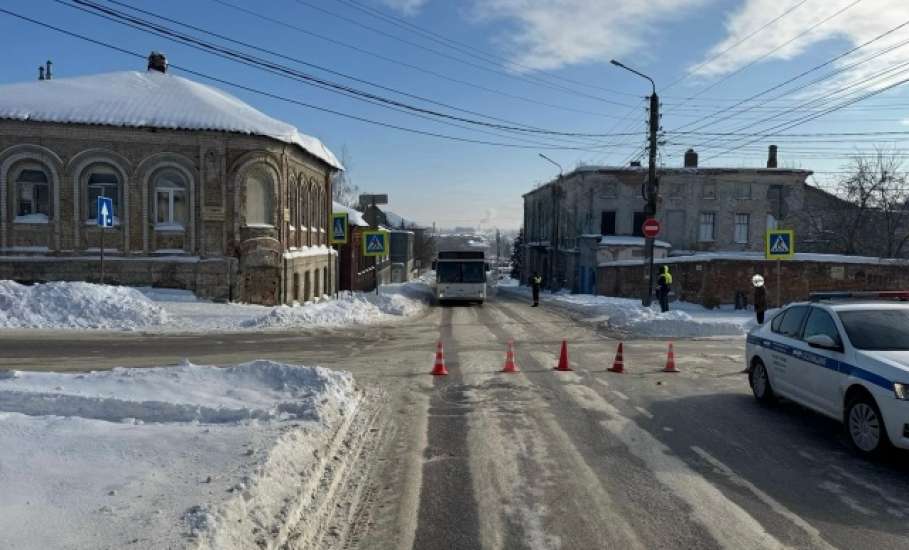 В Ельце сбили мальчика на пешеходном переходе! Водитель скрылся! Мальчик в больнице!