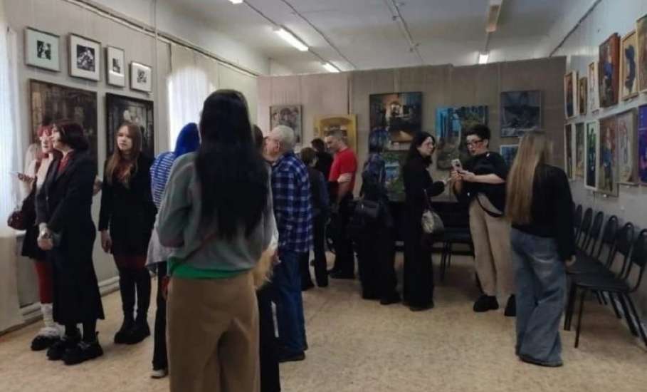 Ежегодная выставка студентов и преподавателей ЕГКИ им. Т. Н. Хренникова прошла в Ельце