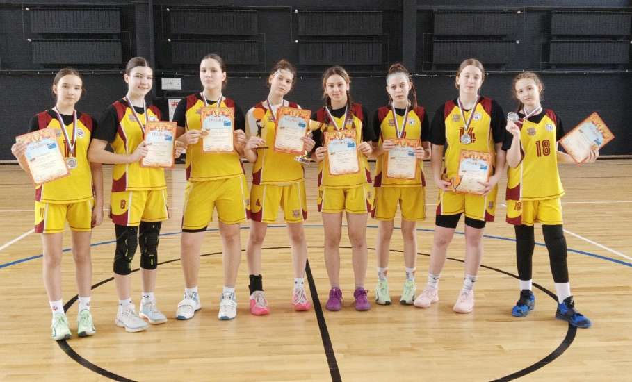 В Ельце завершился межрегиональный турнир по баскетболу