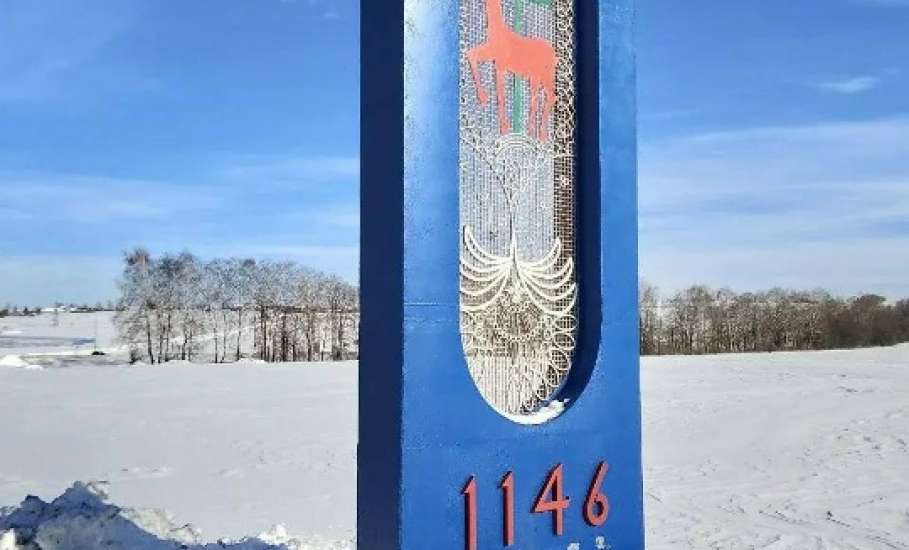 В Ельце очистили от снега дорожные знаки перед въездом в город