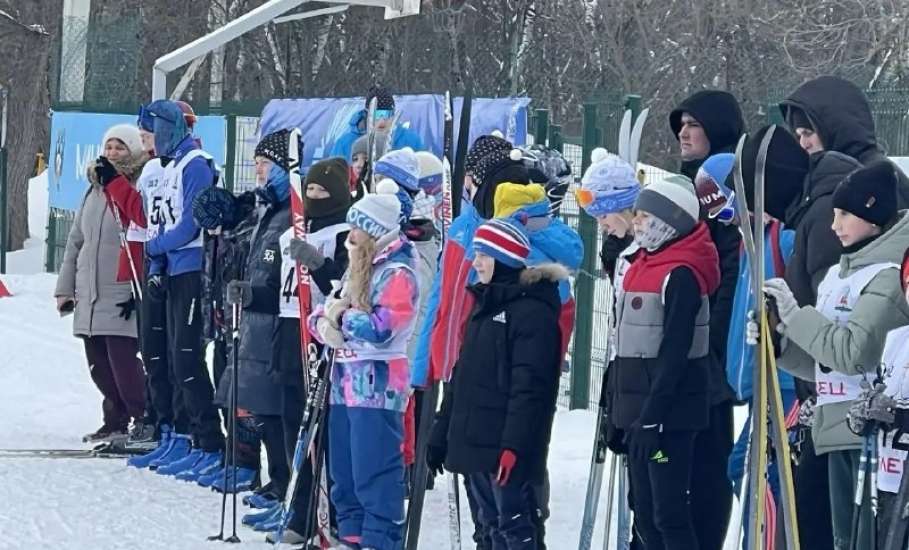 На Лыжной базе в Ельце сегодня прошли соревнования по лыжным гонкам