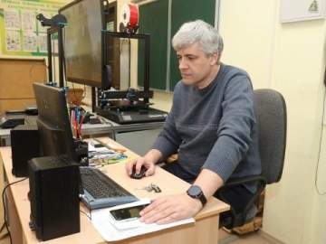 В Госдуме предложили снять с учителей обязанность проверять домашние задания