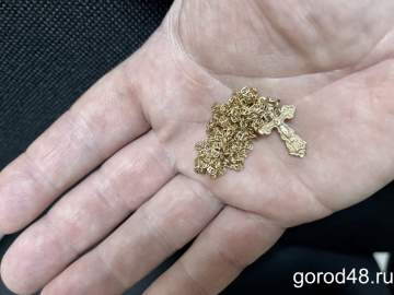 В Елецком районе с пьяной женщины в гостях сняли украшения на 47 520 рублей!